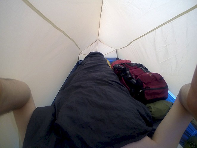 Interior view of the Vaude Hogan UL Argon. My full 6'5'' (195cm) in the Snugpack Elite 1 sleeping bag with plenty of space for the bag. Two people can fit in this tent, but this is best not considered as an activity for the first date.